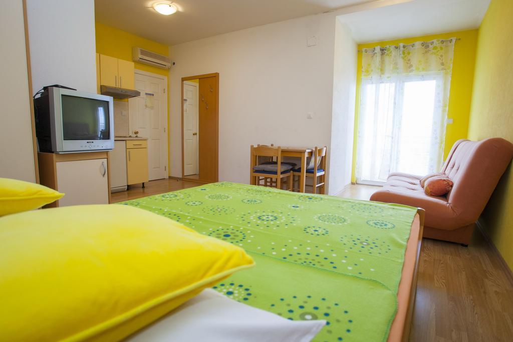 Apartments Макарска Экстерьер фото